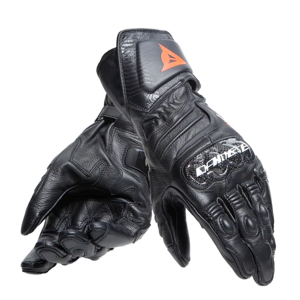 The Dainese Carbon 4 long motorcycle gloves are certified gloves that guarantee the highest levels of protection due to their use of technical materials inspired by competitive riding, such as their goatskin construction and ergonomic carbon knuckle protectors. An example of Dainese’s highest safety standards, they are equipped with DCP system to protect the little finger, a reinforced sleeve, and finger seams placed on the inside for maximum resistance and comfort.