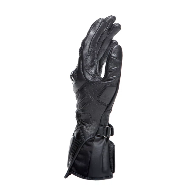 The Dainese Carbon 4 long motorcycle gloves are certified gloves that guarantee the highest levels of protection due to their use of technical materials inspired by competitive riding, such as their goatskin construction and ergonomic carbon knuckle protectors. An example of Dainese’s highest safety standards, they are equipped with DCP system to protect the little finger, a reinforced sleeve, and finger seams placed on the inside for maximum resistance and comfort.