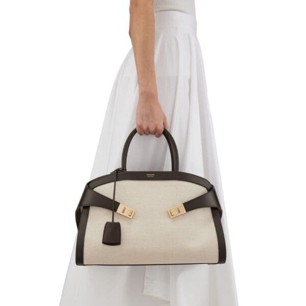 FERRAGAMO HUG HANDBAG (M)
