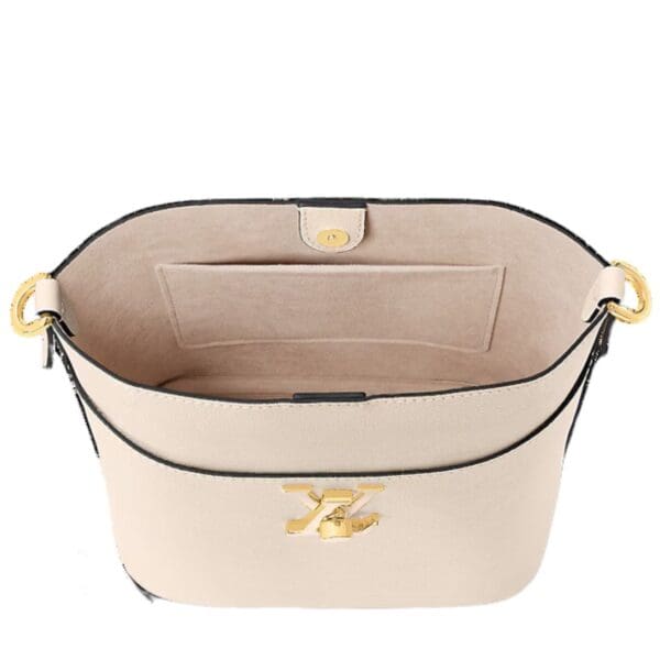 LOUIS VUITTON LOCK AND WALK