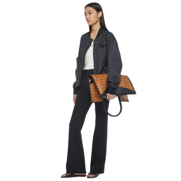 MCM X-LARGE AREN FOLD TOTE IN MEGA LAUREL VISETOS COGNAC