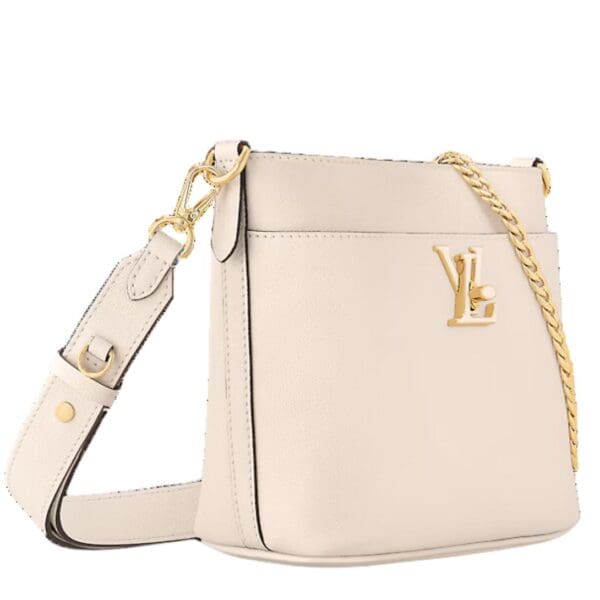 LOUIS VUITTON LOCK AND WALK
