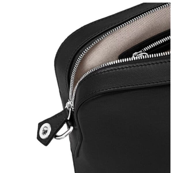 LOUIS VUITTON PORTE DOCUMENT VOYAGE PM