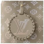 LOUIS VUITTON BLOSSOM MM