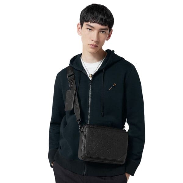LOUIS VUITTON TRIO MESSENGER