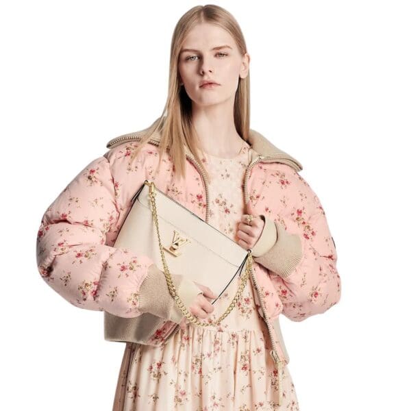 LOUIS VUITTON LOCK AND WALK - Image 7