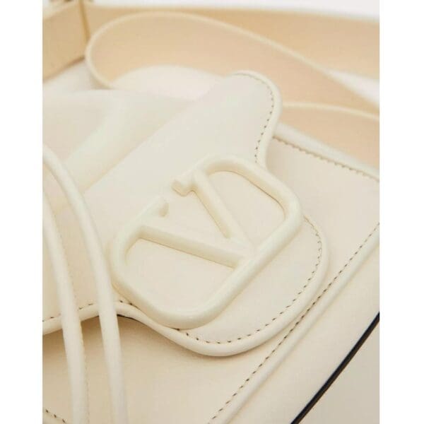 SMALL VALENTINO GARAVANI LOCÒ CALFSKIN BUCKET BAG - Image 7