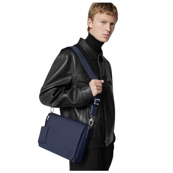 LOUIS VUITTON TAKEOFF MESSENGER