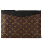LOUIS VUITTON DAILY POUCH