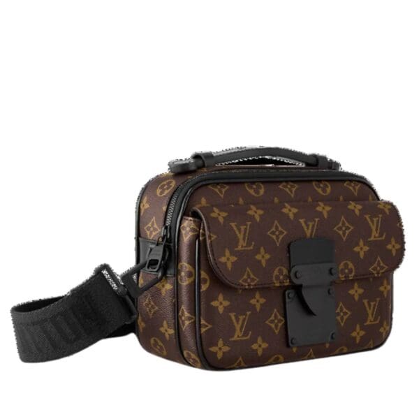LOUIS VUITTON S LOCK MESSENGER