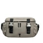 AMI DE COEUR MESSENGER BAG IN TAPUE