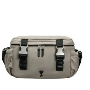 AMI DE COEUR MESSENGER BAG IN TAPUE