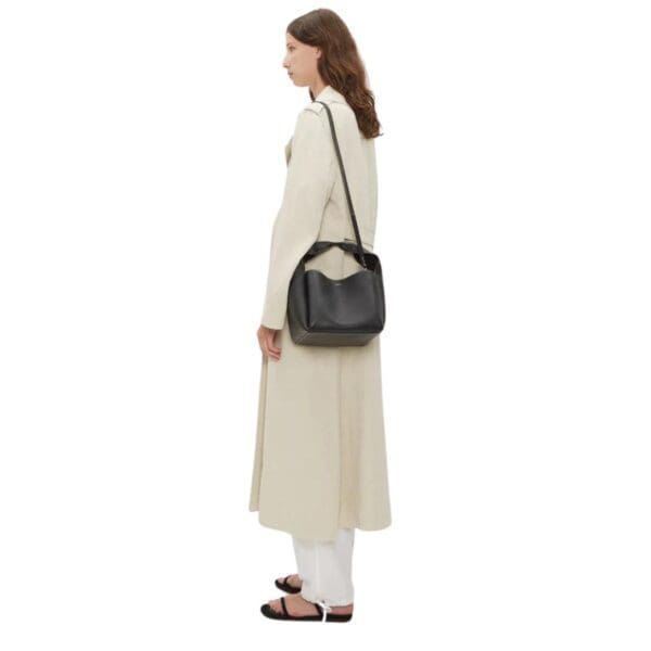 LA GARCONNE TOTÊME BUCKET BAG — BLACK