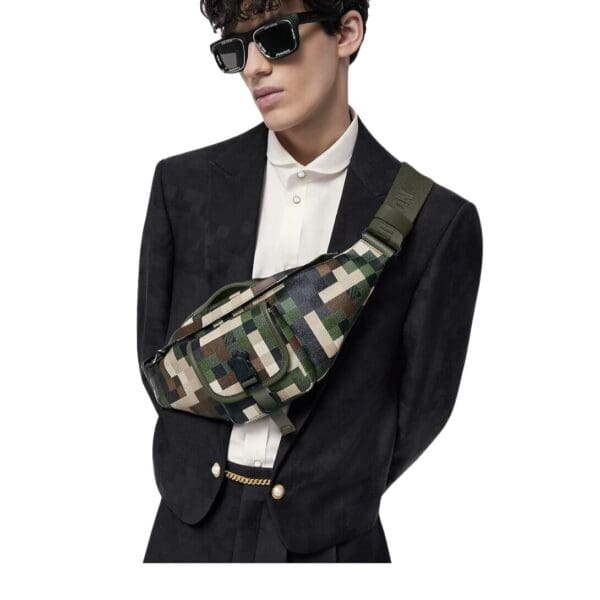 LOUIS VUITTON MOTION BUMBAG - Image 7