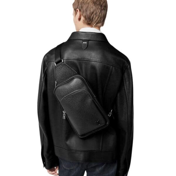 LOUIS VUITTON AVENUE SLINGBAG NM
