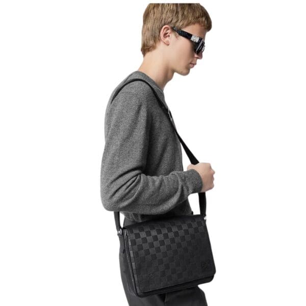 LOUIS VUITTON DISTRICT PM