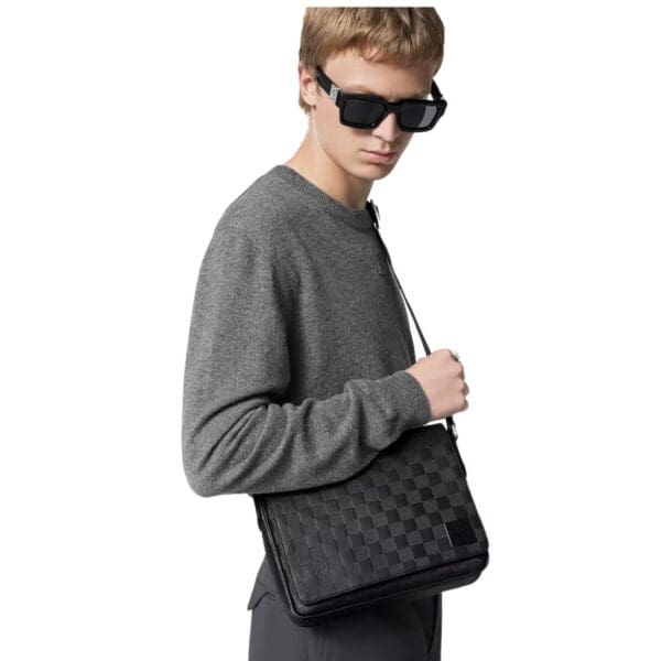LOUIS VUITTON DISTRICT  PM - Image 8