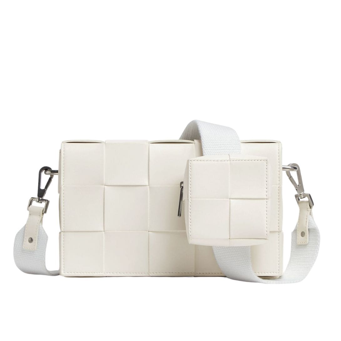 BOTTEGA VENETA CASSETTE WITH VERSATILE STRAP 1 BOTTEGA VENETA CASSETTE WITH VERSATILE STRAP