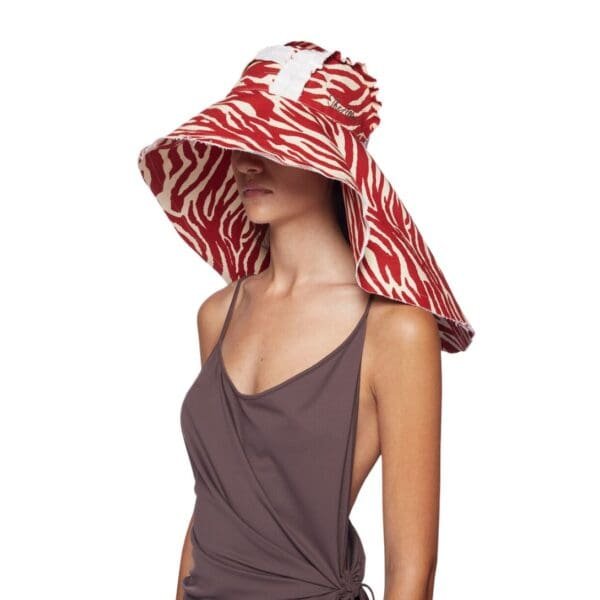 THE ATTICO RED AND MILK CAMPER CAP