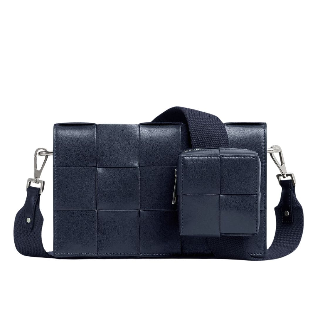 BOTTEGA VENETA CASSETTE WITH VERSATILE STRAP 1 BOTTEGA VENETA CASSETTE WITH VERSATILE STRAP