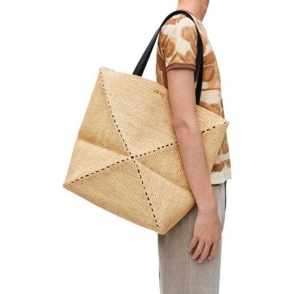 LOEWE XL PUZZLE FOLD TOTE BAG IN RAFFIA