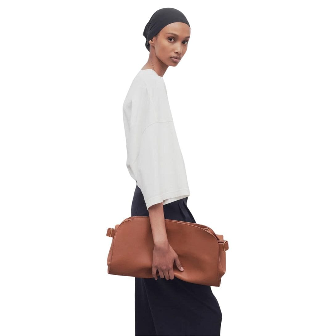 THE ROW MARGAUX EW CLUTCH IN LEATHER