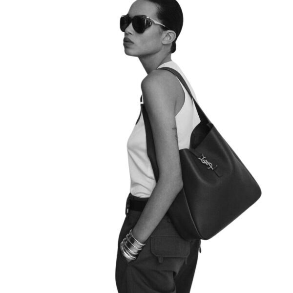 SAINT LAURENT LE 5 À 7 SUPPLE LARGE IN GRAINED LEATHER - Image 5