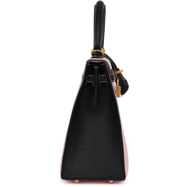 HERMÈS SPECIAL ORDER (HSS) KELLY SELLIER 25 ROSE SAKURA AND BLACK CHEVRE MYSORE BRUSHED GOLD HARDWARE - Image 4