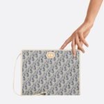 30 MONTAIGNE DEA POUCH