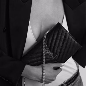 CLASSIC CASSANDRE CHAIN WALLET IN GRAIN DE POUDRE LEATHER