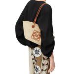 SMALL ANAGRAM BASKET BAG