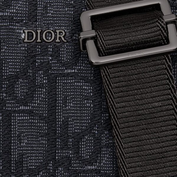 ZIPPED POUCH WITH STRAP