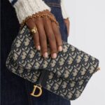MEDIUM SADDLE POUCH WITH CHAIN