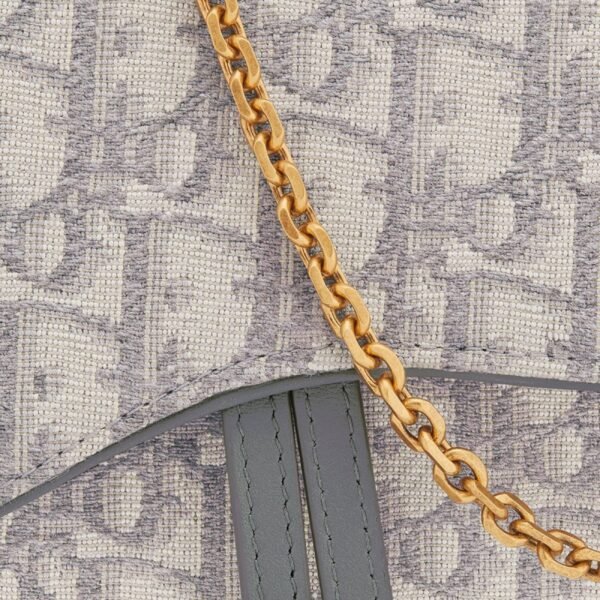 MEDIUM SADDLE POUCH WITH CHAIN