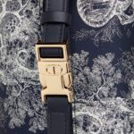 MEDIUM DIORTRAVEL NOMAD POUCH