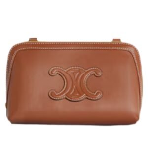 CLUTCH ON CHAIN CUIR TRIOMPHE IN SMOOTH CALFSKIN