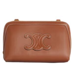 CLUTCH ON CHAIN CUIR TRIOMPHE IN SMOOTH CALFSKIN