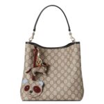 GG EMBLEM MEDIUM BUCKET BAG