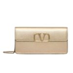 VALENTINO VLOGO SIGNATURE METALLIC GRAINY CALFSKIN WALLET WITH CHAIN